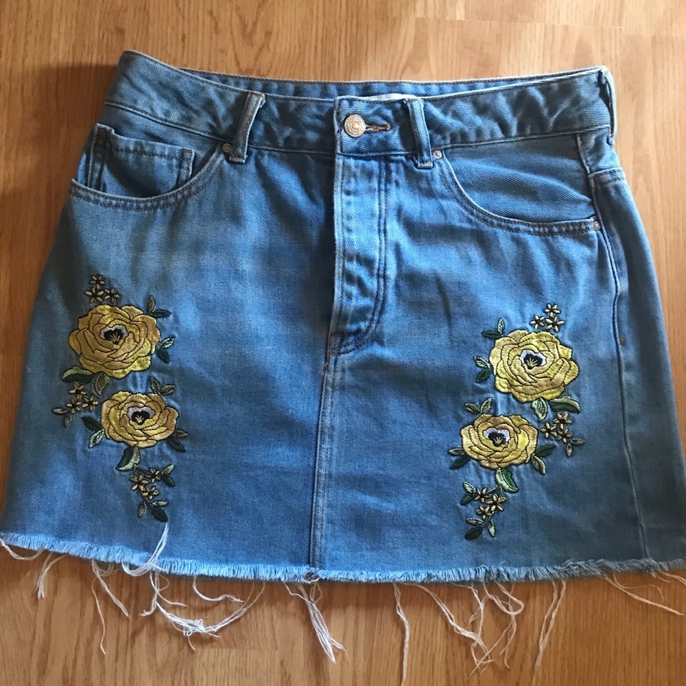 Forever 21 Denim Skirt with Yellow Flowers Size 29